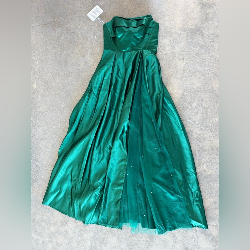 Elegant Green Evening Gown